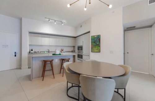 Hollywood South Central Beach Condo | 39th Floor Oceanfront Penthouse with Pool & Gym