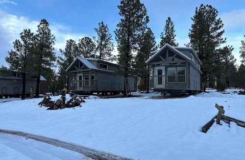 Williams Ski Chalet | 3A Cozy Cabin With Mountain View, WIFI and AC in Beautiful Williams