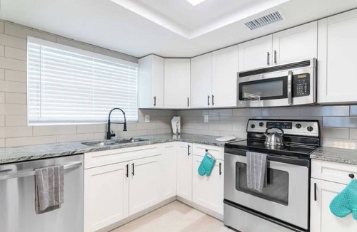 Apollo Beach House | 3B/2BA, oasis backyard/Hot tub, quiet neighborhood, ready for snowbirds too!