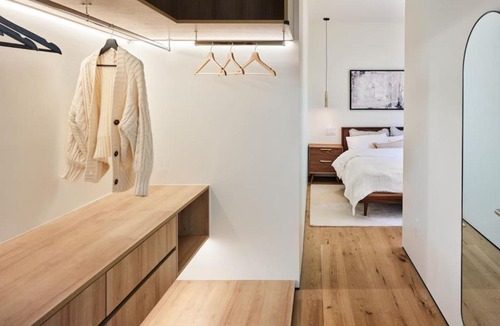 Dunbar House | 3B Designer Home and Modern Luxury