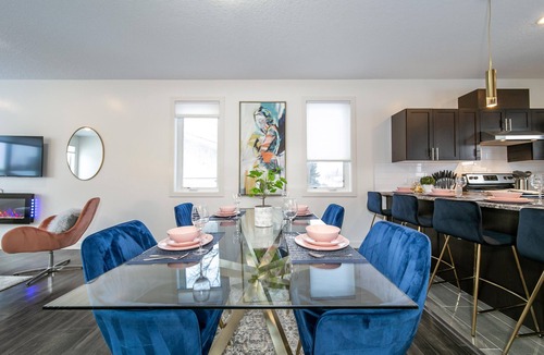 Jasper Place House | 3B Executive Home - All King Beds - Fireplace - Netflix