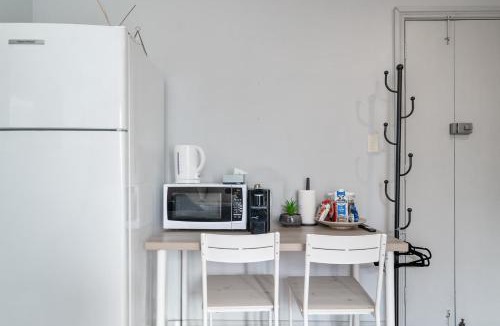 Beaconsfield House | 3B1 Studio ABNB-Style Easy access to CBD