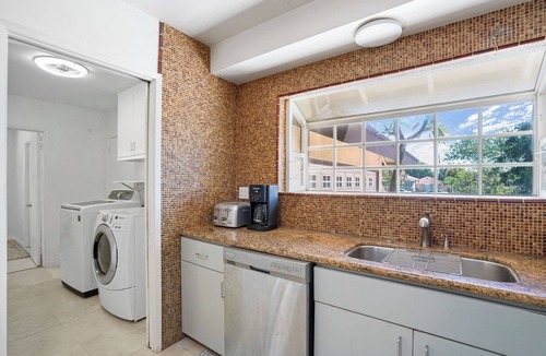 North Hills West House | 3B2BA Northridge Large Comfy Home Central Location