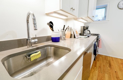 Roxbury Apartment | 3BD 1.5BTH Bright and Spacious Apt