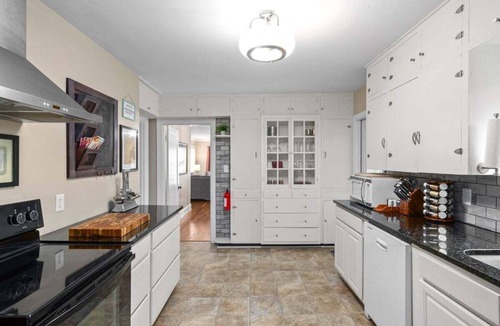 Springfield Cottage | 3BD 102 Madison Ter