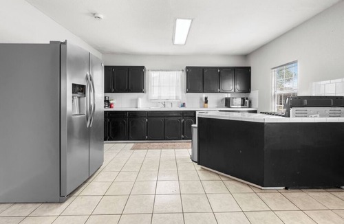 Amarillo House | 3BD/2BA Crew Ready for Goodnight Campus, 35mi from Claude w/Blackouts, 1G WiFi