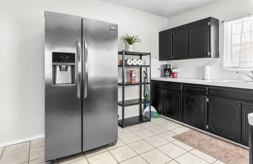Amarillo House | 3BD/2BA Crew Ready for Goodnight Campus, 35mi from Claude w/Blackouts, 1G WiFi