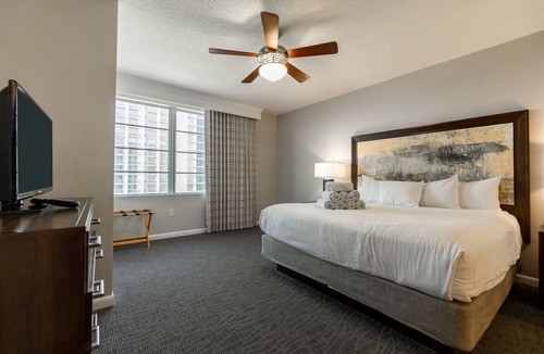 Seabreeze Historic District Resort | 3BD/Daytona - Beach, Pools, Lazy River, Bar, Slides