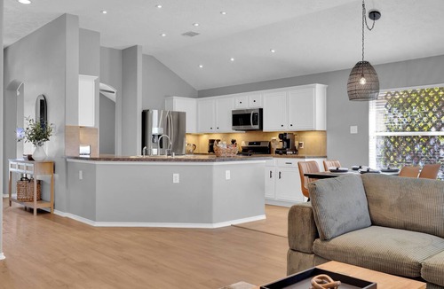 Spring House | 3BD, King Bed, Cozy, Interior Designed, Fast Wi-Fi Home in Spring