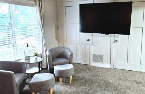 Farmington Apartment | 3Bd - King - Breakfast - Lagoon - SUPs - Washer Dryer - Sleeps 11
