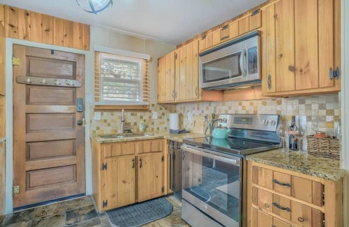 Cascade-Chipita Park Cabin | 3BD Log Cabin Pikes Peak and Garden of the Gods