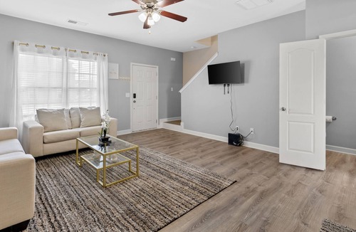 Murfreesboro House | 3BD2.5 BTH Just 8 minutes from TheAvenueMurfreesboro!