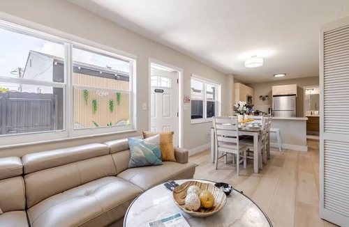 Flagami House | 3BDR Modern/Top Location/Terrace/10min Airport and Coral Gables