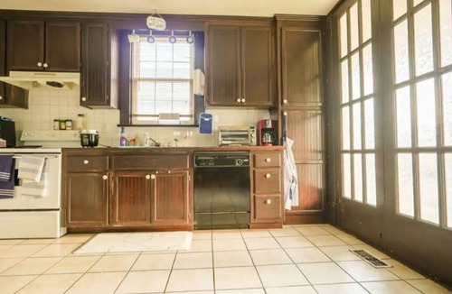 St. Joseph House | 3bdrm 2bath Home in Quite Neighborhood , Work from Home Ready and Near Downtown