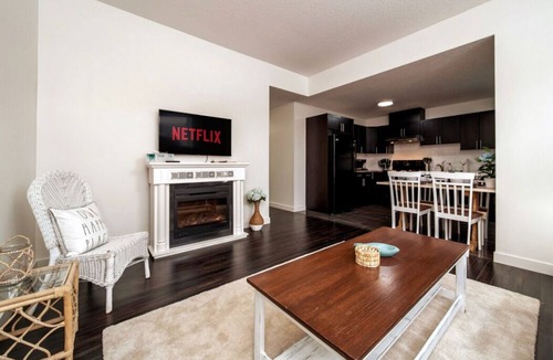 Jasper Place Apartment | 3BDRM Winter Haven - King Beds - Fireplace - Sleeps 10