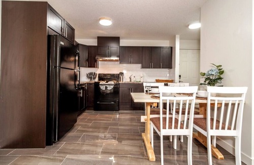 Jasper Place Apartment | 3BDRM Winter Haven - King Beds - Fireplace - Sleeps 10