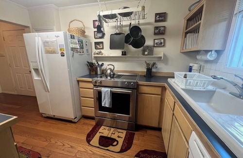 Seaside House | 3Bed/2Bath 1 block to Beach/Prom, Jetted Tub, Gas Fireplace, Homey