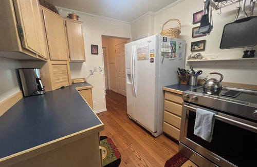 Seaside House | 3Bed/2Bath 1 block to Beach/Prom, Jetted Tub, Gas Fireplace, Homey