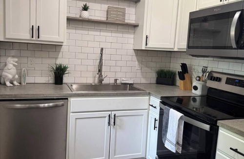 Southeast Pensacola House | 3bed 2bath house, 10 minutes to airport, 18 minutes to the Pensacola beach.