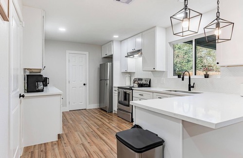 Central Southwest House | 3Bed/2Bath with Modern Comforts. NRG STADIUM 8 Miles Away. Major international sporting event