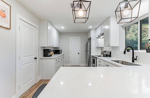Central Southwest House | 3Bed/2Bath with Modern Comforts. NRG STADIUM 8 Miles Away. Major international sporting event