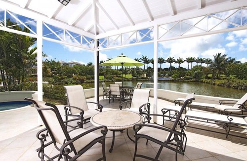Deanes Villa | 3bed,3.5 bath, beach access, housekeeping, wifi, pool and more!