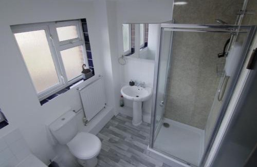 Leamington Spa Apartment | 3Bed Central Flat - free parking