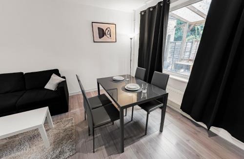 Abbey Wood House | 3bed House Abbey wood Sleeps 8 Elizabeth Line