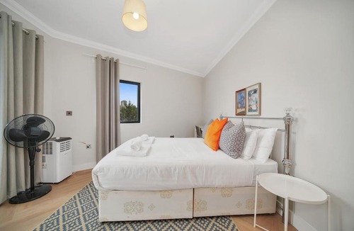 Southfields Apartment | 3bed Penthouse 10min to Wimbledon tennis court