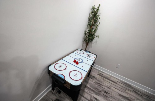 North Philadelphia East Apartment | 3Bed3Bath-Central,Spacious,WIFI,Temple,Sleeps9