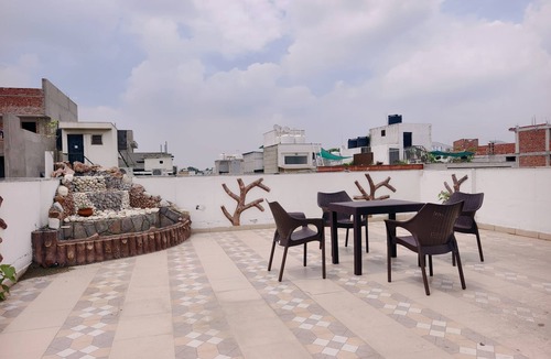 Greater Kailash Enclave I Apartment | 3BHK Apartment,Relaxing Terrace,Greater Kailash-1, M Block Market by HostMyStay