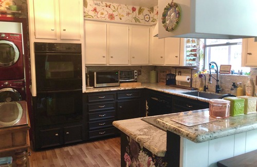 Memorial Northwest House | 3BR/2.5BA, saltwater pool, hot tub, alarm ~ The Salt Lick Retreat