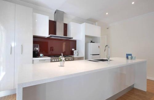 Athelstone House | 3BR 2 BTH No Stairs Aircon Big Athelstone Home