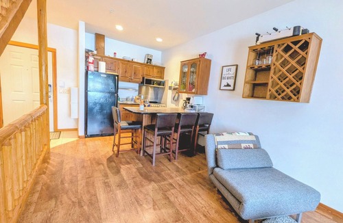 Big White Ski Resort House | ★ 3BR/2B TH, ski-in/walk-out, by ski run, new private hot tub, fireworks view!★