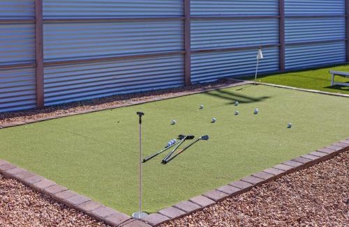 Tucson House | 3BR 2BA Jacuzzi Putting Green Close to Airport