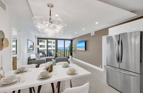 Mid Beach Apartment | 3BR 2BA Oceanfront Retreat Pools & Beach Access 706