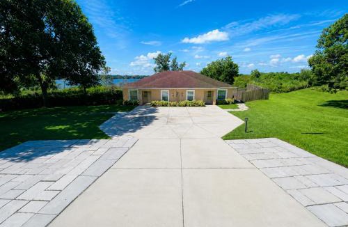 Winter Haven House | 3BR 2BA Spacious Lake Home 4 Miles to LEGOLAND - 1722