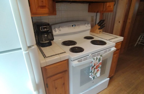 Seaside House | 3BR/2Bath HOT TUB, Classic Beach House Front and Back Decks 1/2 Block to the Bea