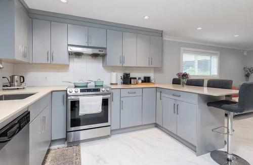 Sunset House | 3BR/2baths private House with Patio,10 min YVR/20 min D/T, 4 BEDS, 8 guests