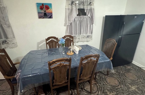 Queens House | 3BR 2FullBathEasy accessJFKLGA 5min to subway 1000mbsWifi parking Arbnbsuperhost