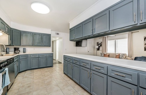 Amarillo House | 3BR/3BA Private Suites Home/Llano & Wind Crew Ready/Fast WiFi & 2 Car Garage