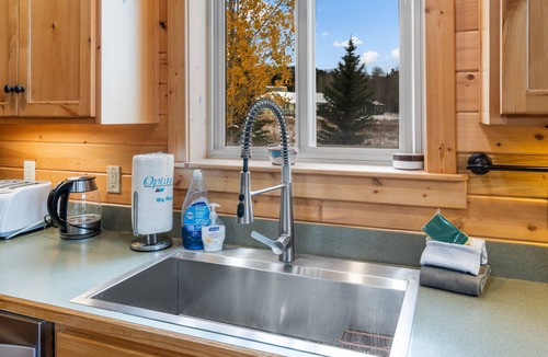 Lazy Acres House | 3BR A frame near West Yellowstone, just 7 minutes from the park! Mule Deer Cabin
