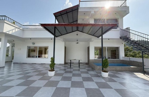 Udaipur Apartment | 3BR Abode with Plunge Pool and Monsoon place view