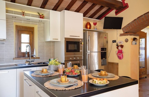 Cortona Villa | 3BR apartment with nice private garden and large shared pool