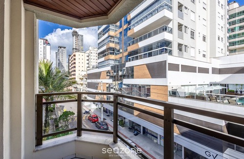 Castelo Branco Apartment | 3BR apt w/Balcony, 150m to sea Meia Praia Eis305