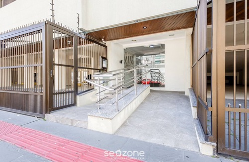 Castelo Branco Apartment | 3BR apt w/Balcony, 150m to sea Meia Praia Eis305