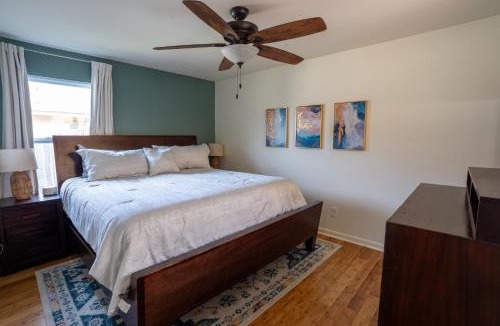 South Manchaca House | 3BR Austin SoCo Greenery Home with Big Fenced Yard Perfect for ACL & Long Stays