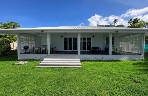 Paopao House | 3BR Beachfront Villa Steps from the Lagoon