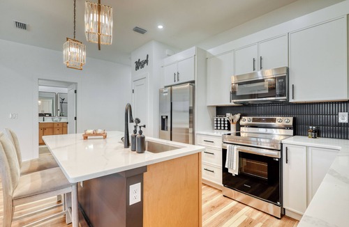 Oakland Hills Villa | 3BR Boundary Breeze Heated Pool Beach Golf Nearby