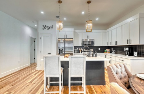 Oakland Hills Villa | 3BR Boundary Breeze Heated Pool Beach Golf Nearby